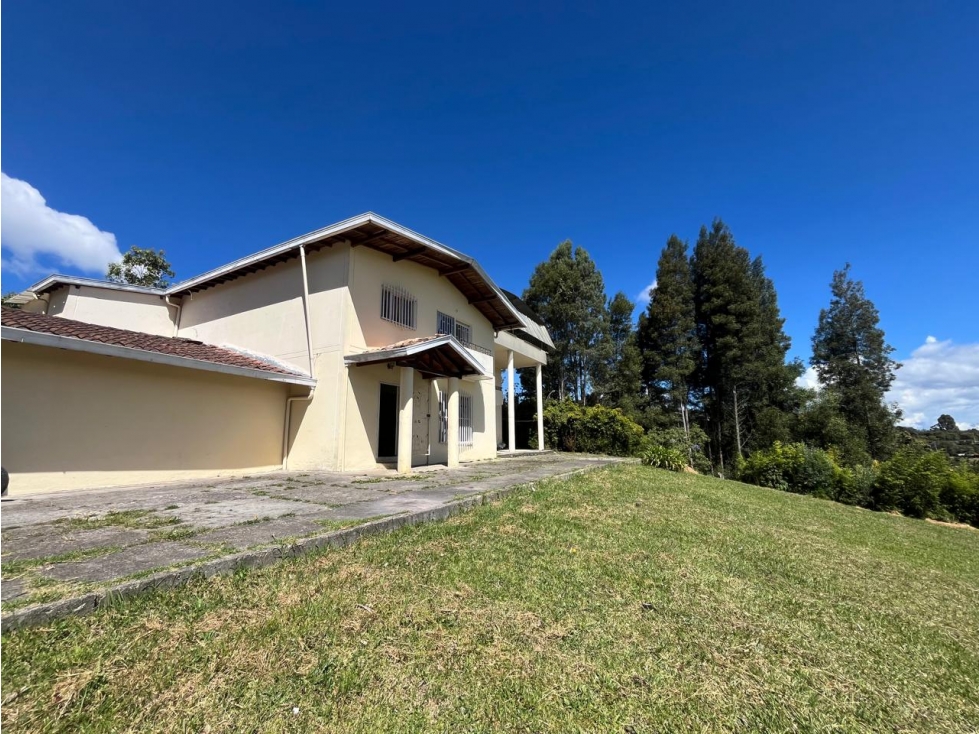 SE ARRIENDA CASA CAMPESTRE EN PANTANILLO.