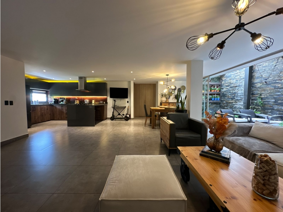SE VENDE EXCLUSIVA CASA EN SABANETA, SECTOR AVES MARIAS