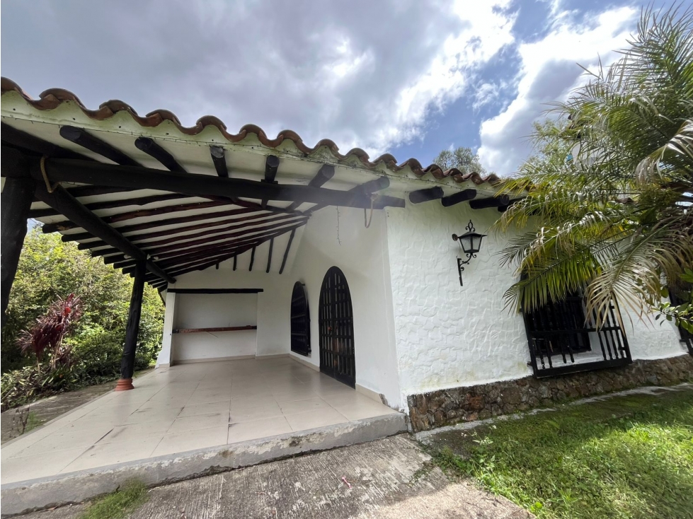 SE ARRIENDA CASA EN EL RETIRO SECTOR LA FE.