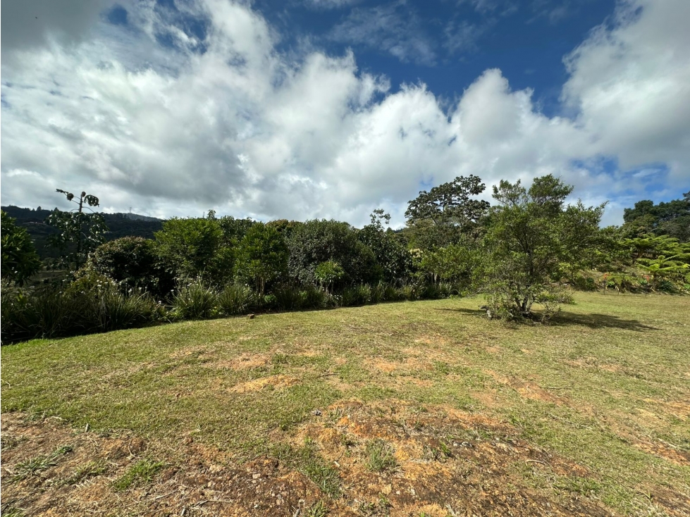 SE VENDE LOTE CAMPESTR EN UNIDAD CERRADA, LOMA DEL ESCOBERO,ENVIGADO. — foto 3