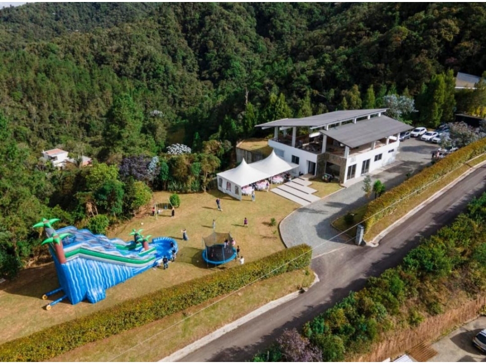 SE ARRIENDA CASA-LOTE EN EL ESCOBERO