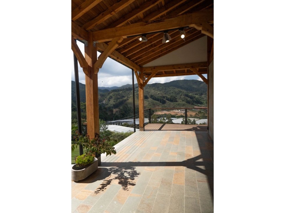 SE ARRIENDA HERMOSA CASA CAMPESTRE VIA LA ARGENTINA — foto 2