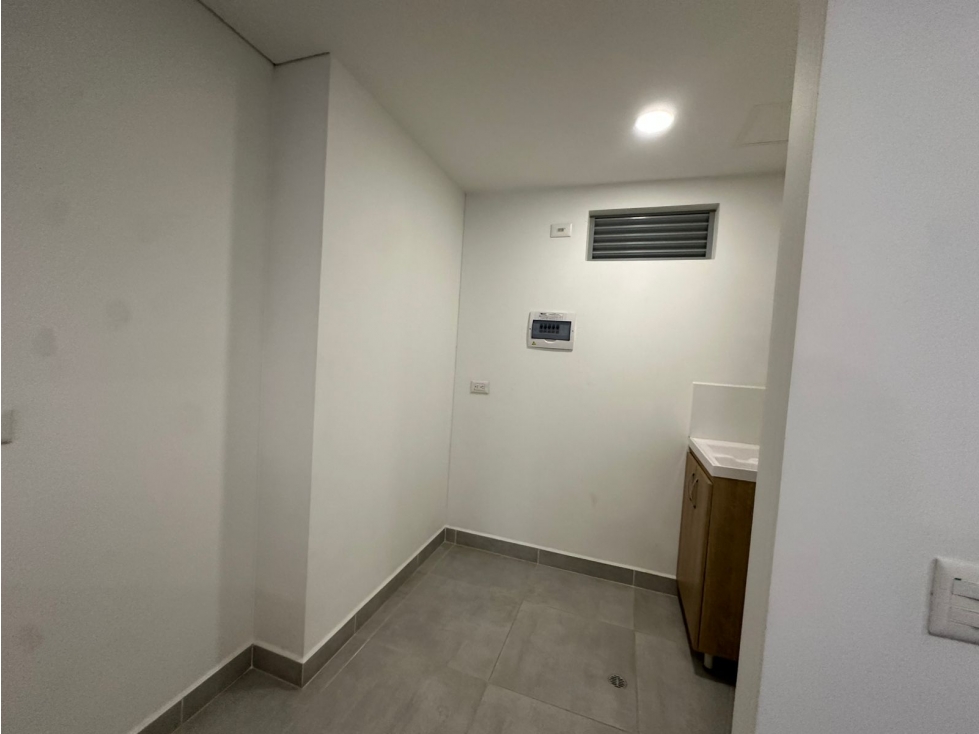 SE VENDE APARTAMENTO EN CIUDAD DEL RIO, POBLADO. — foto 3