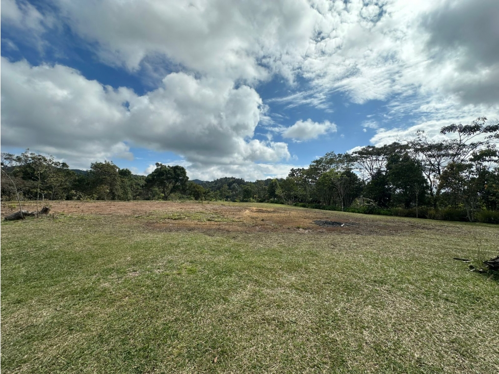 SE VENDE LOTE CAMPESTRE EN UNIDAD CERRADA, LOMA DEL ESCOBERO,ENVIGADO. — foto 2