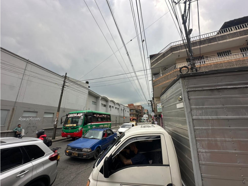SE VENDE LOCAL EN EL CENTRO DE ITAGUÍ — foto 2