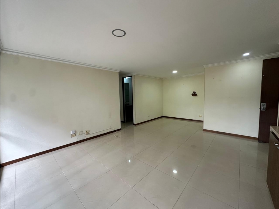 SE VENDE APARTAMENTO EN CIUDAD DEL RIO, EL POBLADO. — foto 2