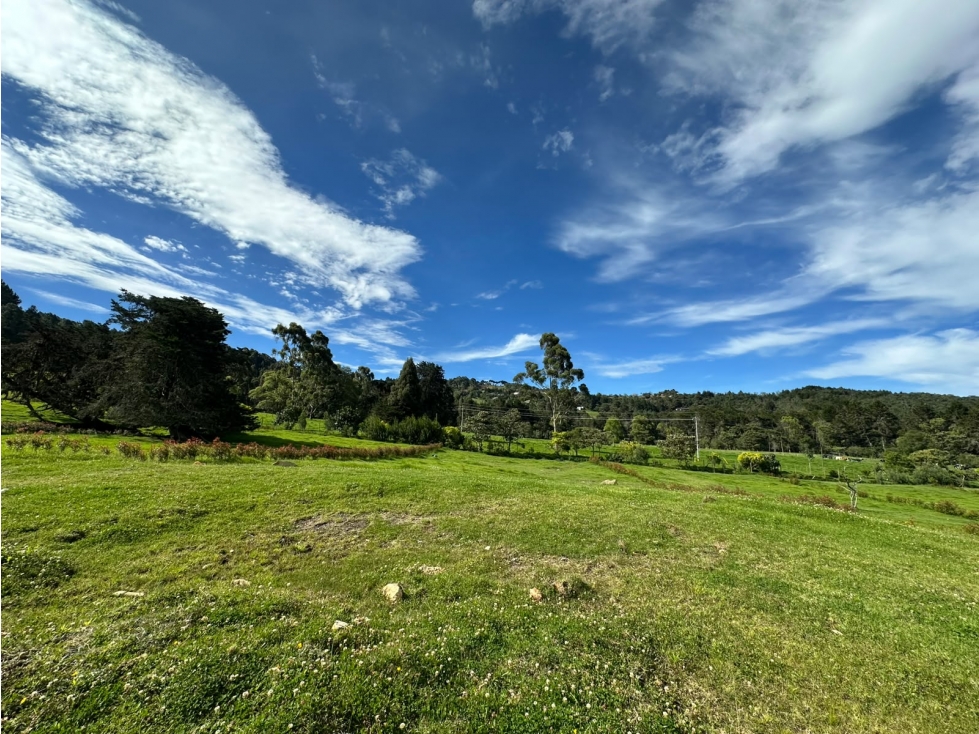 SE VENDE LOTE EN EL ALTO DE LAS PALMAS, UNIDAD CERRADA. — foto 3