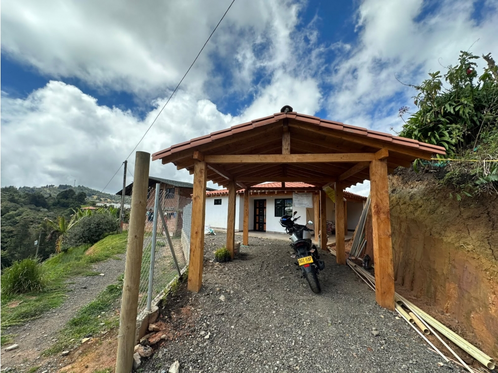 SE ARRIENDA CASA CAMPESTRE EN LA VEREDA PANTANILLO.