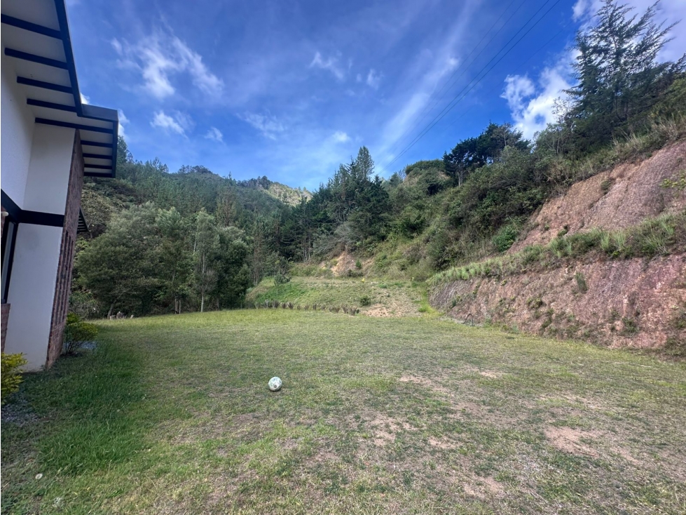 SE ARRIENDA O SE VENDE CASA DE UN SOLO NIVEL EN EL RETIRO. — foto 2