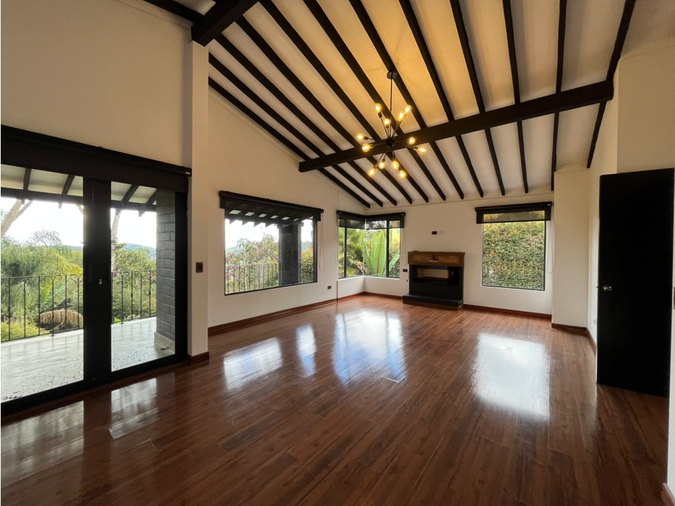 SE ARRIENDA HERMOSA CASA EN SECTOR EL ESCOBERO — foto 4
