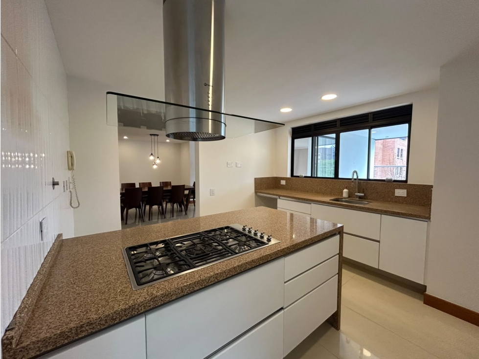 APARTAMENTO EN VENTA EL POBLADO, SECTOR ALEJANDRÍA — foto 2