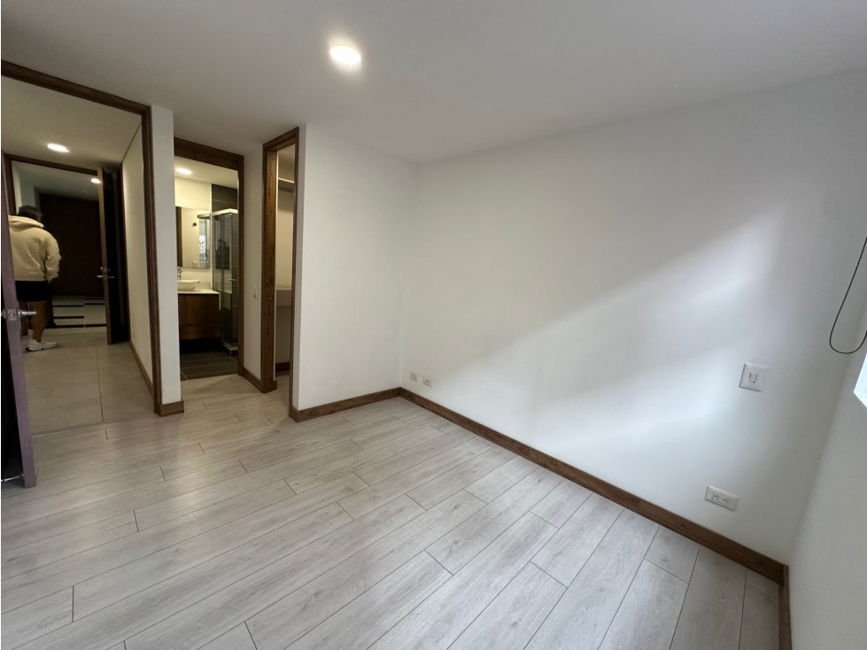 SE VENDE APARTAMENTO EN CIUDAD DEL RIO, POBLADO. — foto 4