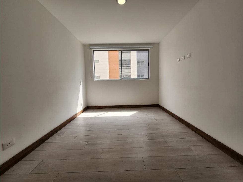 SE VENDE APARTAMENTO EN CIUDAD DEL RIO, POBLADO. — foto 4