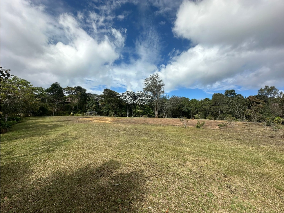 SE VENDE LOTE CAMPESTRE EN UNIDAD CERRADA, LOMA DEL ESCOBERO,ENVIGADO. — foto 3