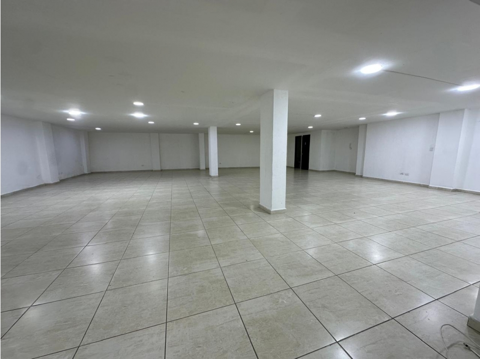 SE ARRIENDA LOCAL COMERCIAL A DOS CUADRAS DEL PARQUE DE LA ESTRELLA. - 1
