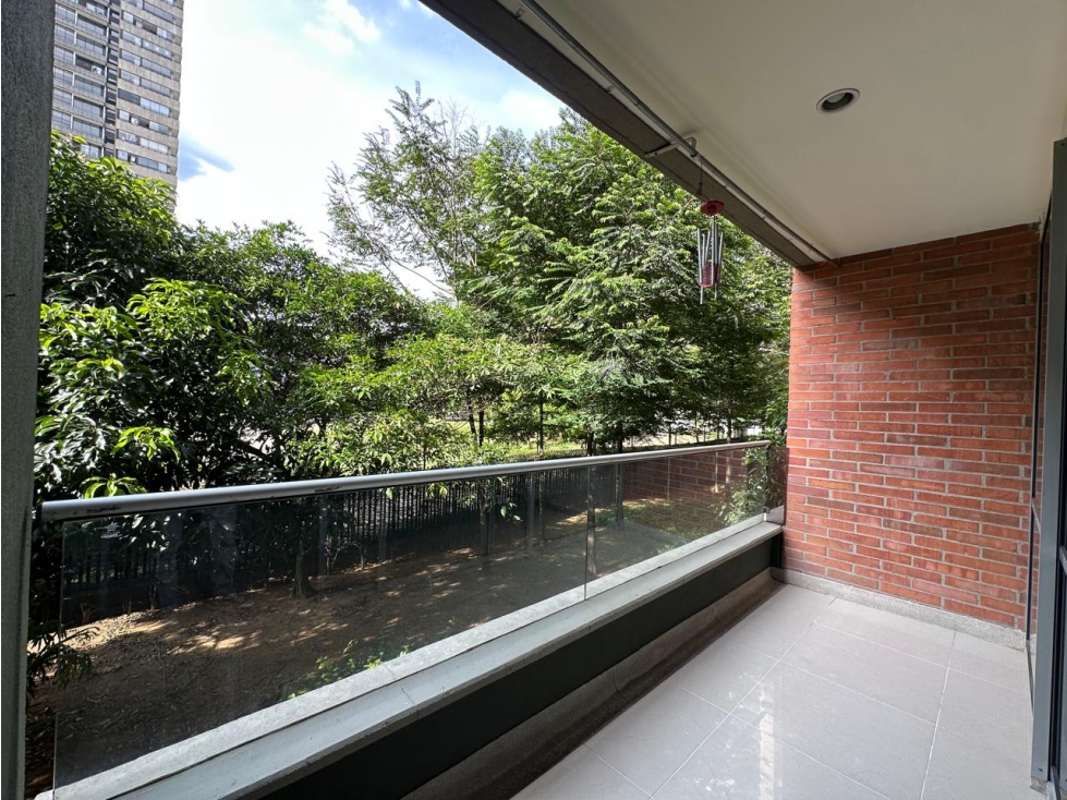SE VENDE APARTAMENTO EN CIUDAD DEL RIO, EL POBLADO. — foto 3