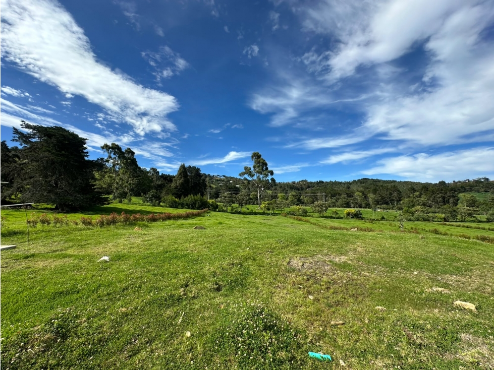 SE VENDE LOTE EN EL ALTO DE LAS PALMAS, UNIDAD CERRADA. — foto 4