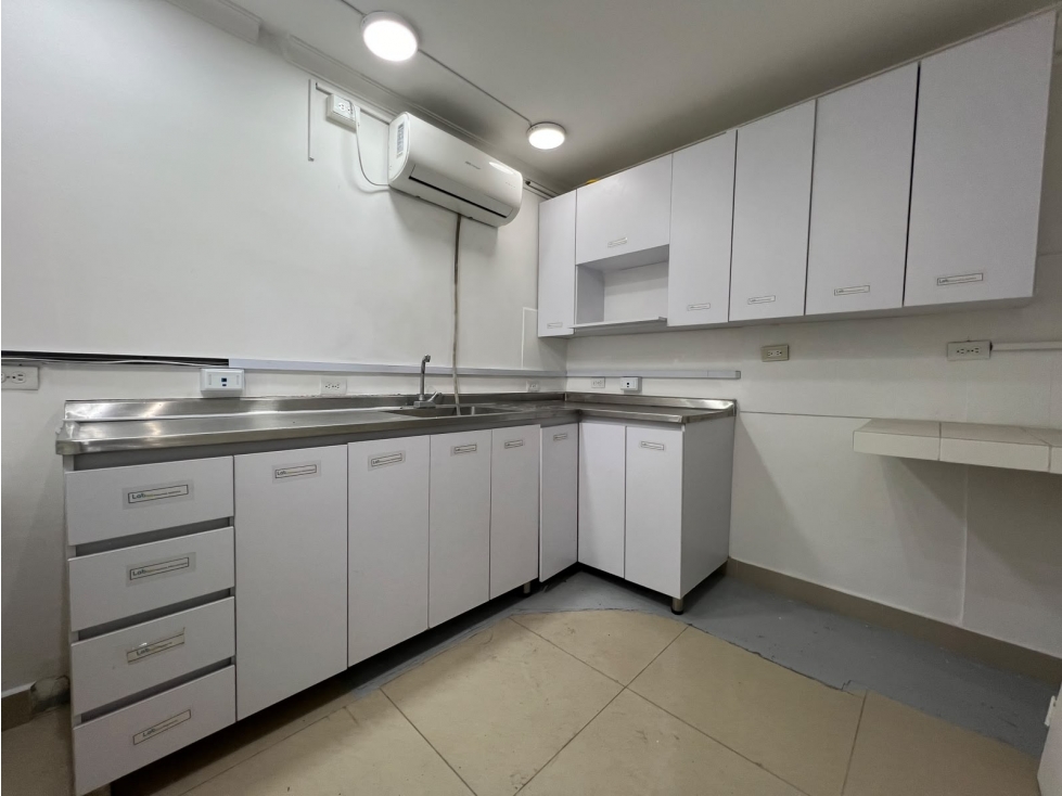 SE ARRIENDA CASA COMERCIAL EN MILLA DE ORO. — foto 4