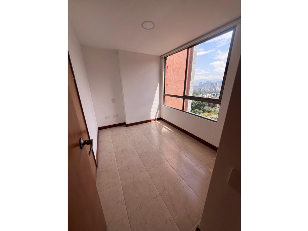SE ARRIENDA APARTAMENTO EN EL POBLADO,LOS BALSOS — foto 4