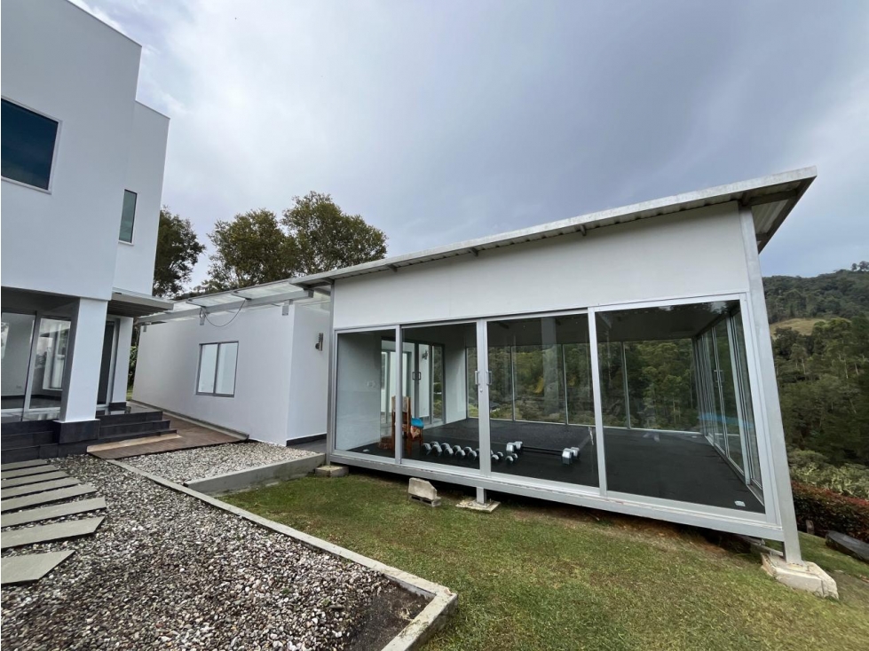 SE VENDE CASA DE LUJO CON VISTA A LA REPRESA, EN EL SECTOR DE FIZEBAD. — foto 2