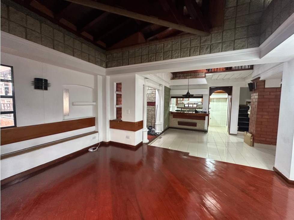 SE ARRIENDA PENTHOUSE EN LAURELES.