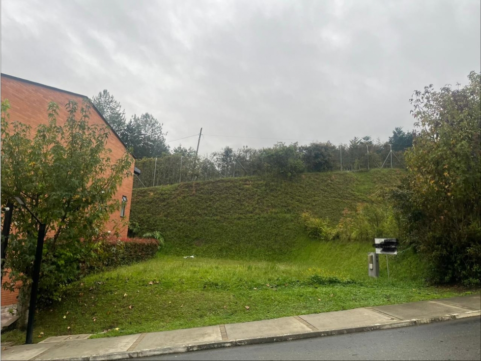 SE VENDE LOTE EN UNIDAD CERRADA, EL RETIRO. — foto 2