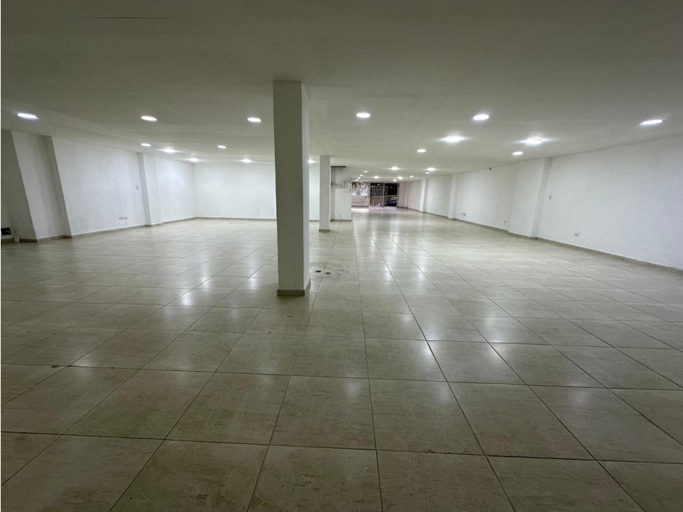 SE ARRIENDA LOCAL COMERCIAL A DOS CUADRAS DEL PARQUE DE LA ESTRELLA. - 3