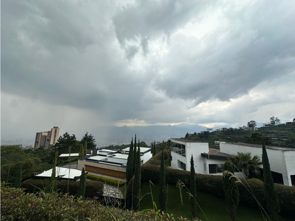 SE ARRIENDA CASA DE LUJO EN LAS PALMAS.