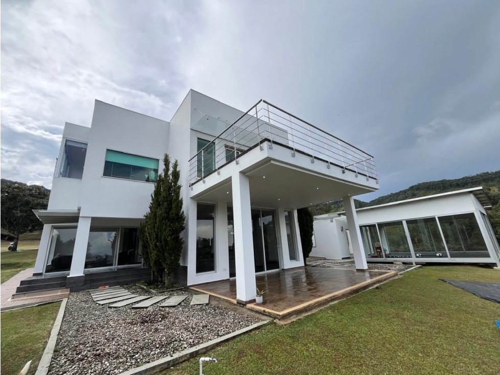 SE VENDE CASA DE LUJO CON VISTA A LA REPRESA, EN EL SECTOR DE FIZEBAD. — foto 4