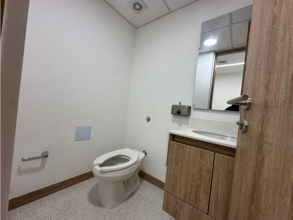SE ARRIENDA CONSULTORIO MÉDICO EN TORRE MEDICA, CIUDAD DEL RÍO — foto 4