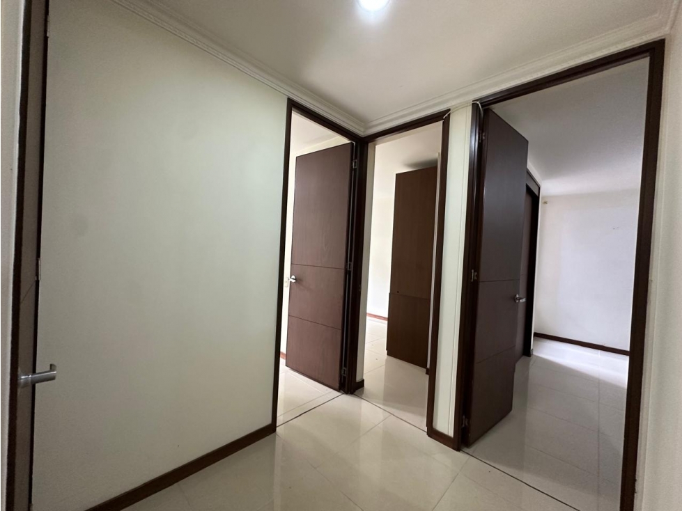 SE VENDE APARTAMENTO EN CIUDAD DEL RIO, EL POBLADO. — foto 4