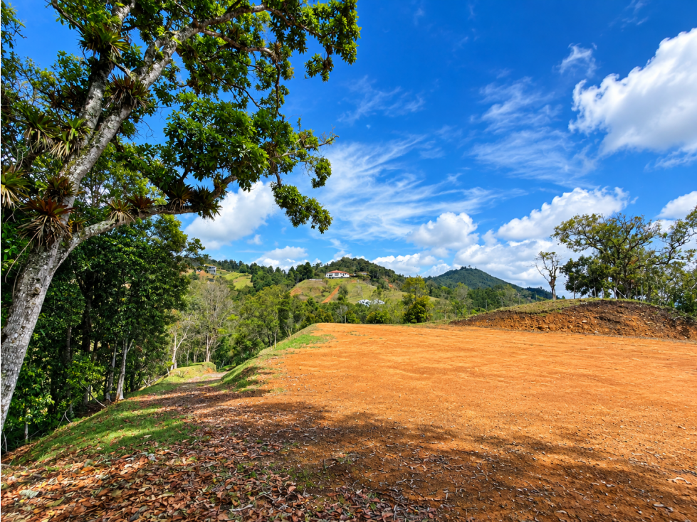 SE VENDE HERMOSO LOTE EN SECTOR LA MANUELA
