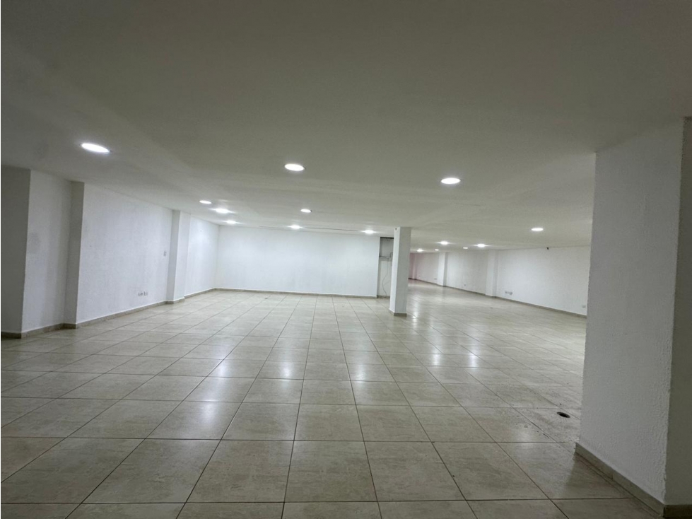 SE ARRIENDA LOCAL COMERCIAL A DOS CUADRAS DEL PARQUE DE LA ESTRELLA. - 6