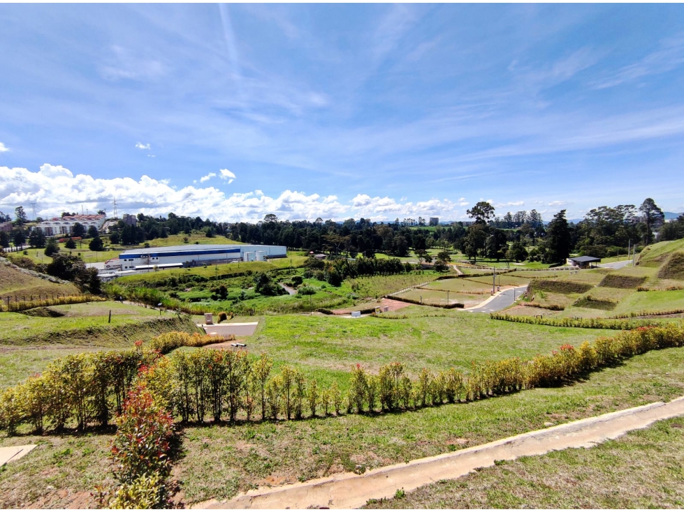 SE VENDE LOTE EN CIMARRONAS