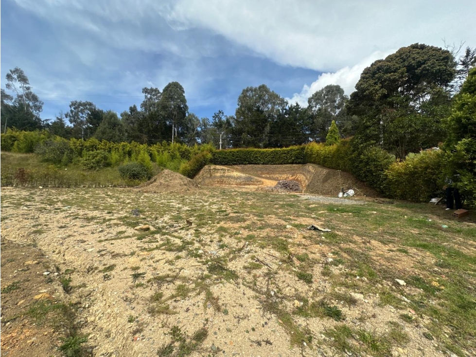 SE VENDE LOTE EN LA VEREDA PANTANILLO, CERCA A EL COLEGIO MONTEMAYOR.