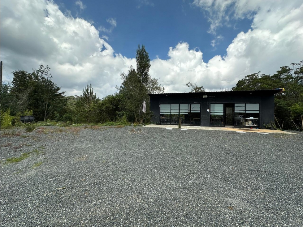 SE ALQUILA LOCAL COMERCIAL EN LA VEREDA PANTANILLO, ENVIGADO.