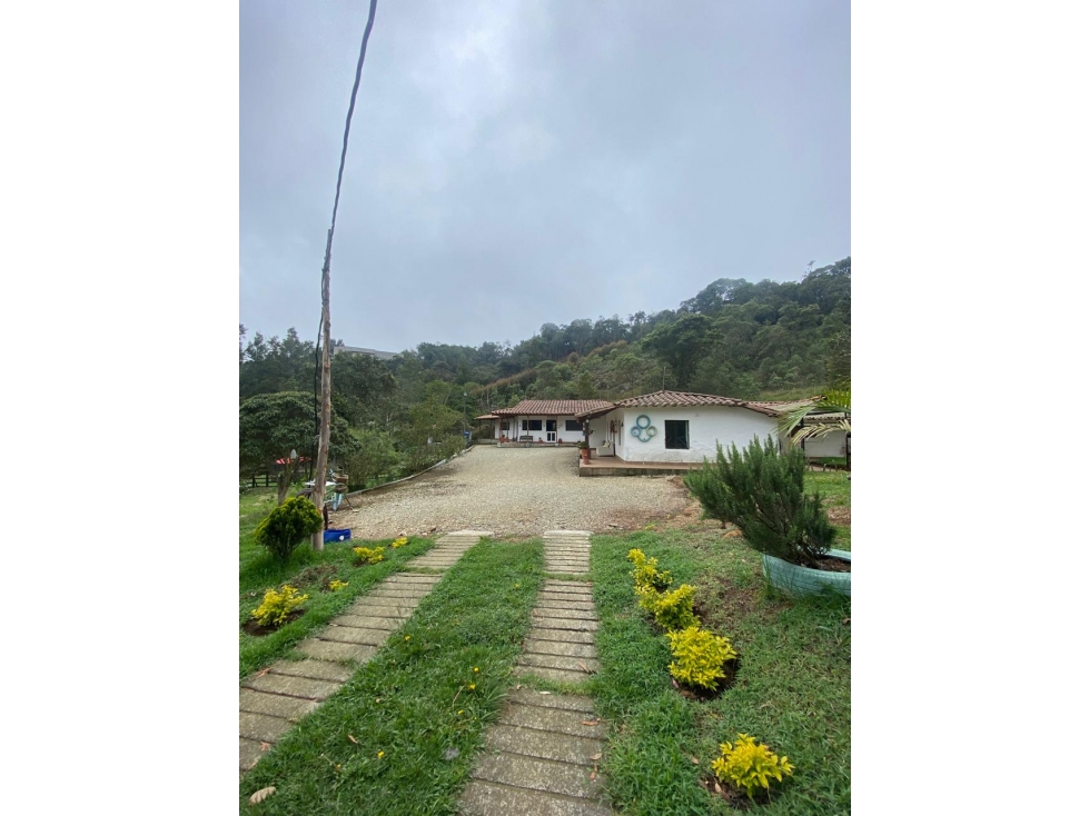SE VENDE CASA CAMPESTRE EN LA VEREDA PANTANILLO.