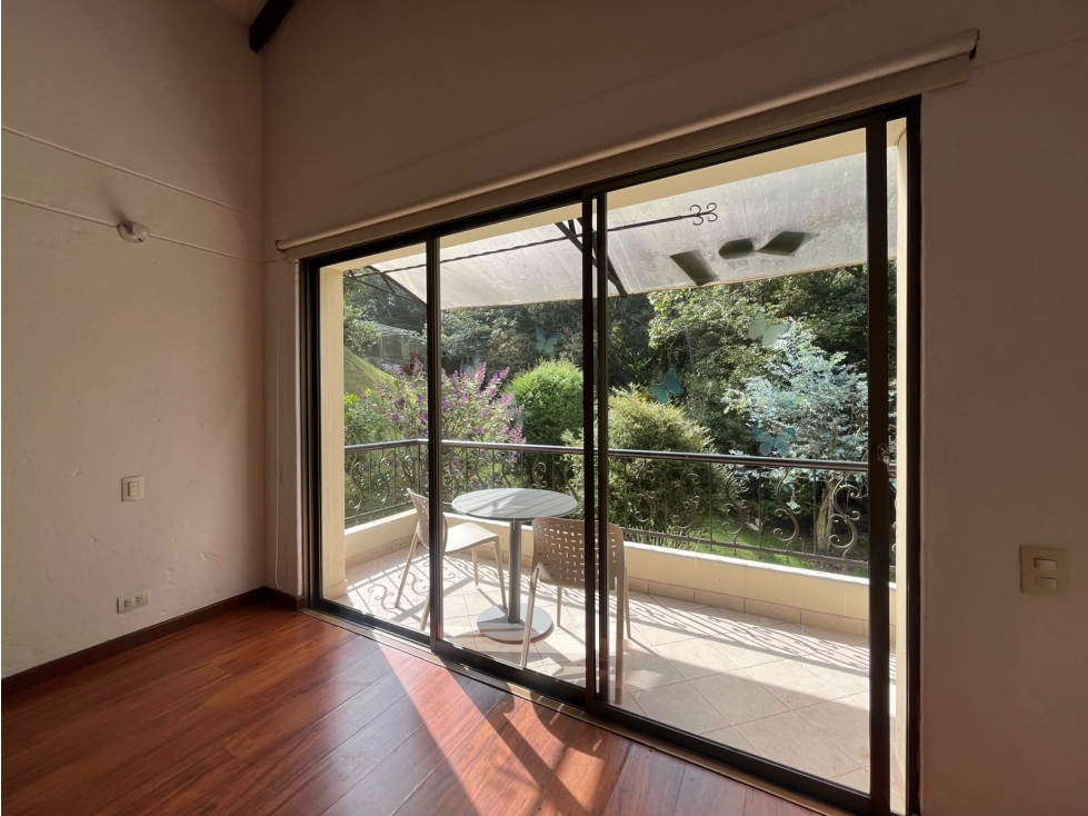 SE ARRIENDA HERMOSA CASA EN SECTOR EL ESCOBERO — foto 3