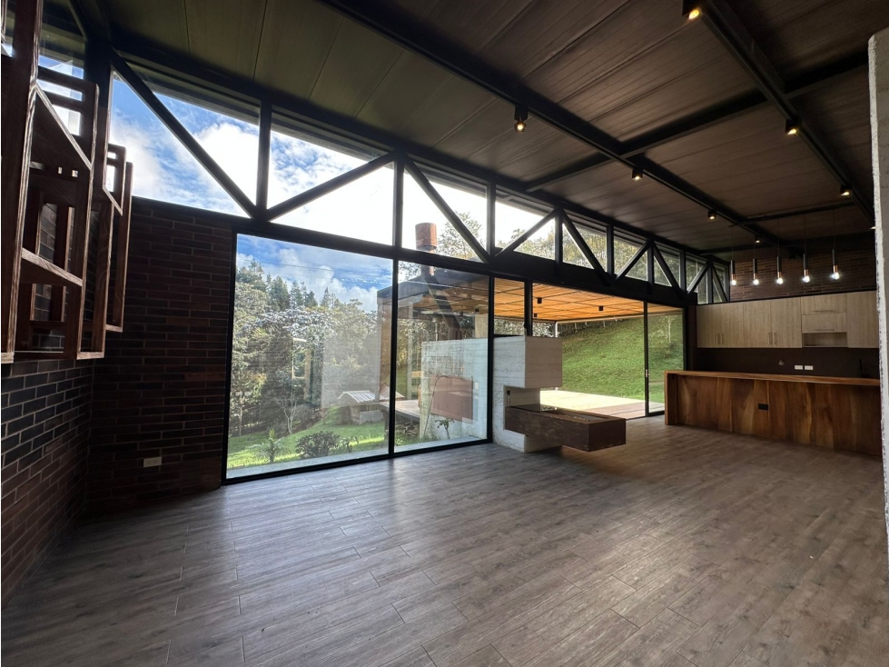 SE VENDE CASA EN EL ESCOBERO, UNIDAD CERRADA CAMPESTRE.