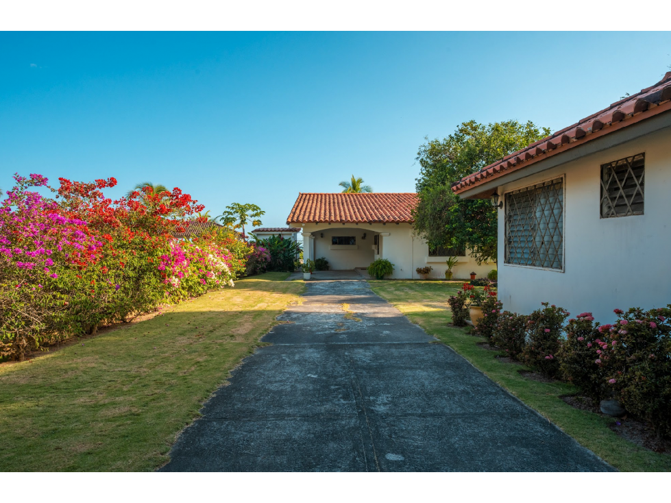 Playa Blanca - Venta de Casa de Playa frente al Mar - 1