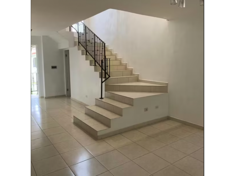 Villa Lucre - Casa en Venta con Amplio Terreno - 3