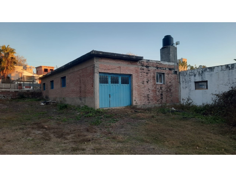 Terreno en esquina con depósito - 3
