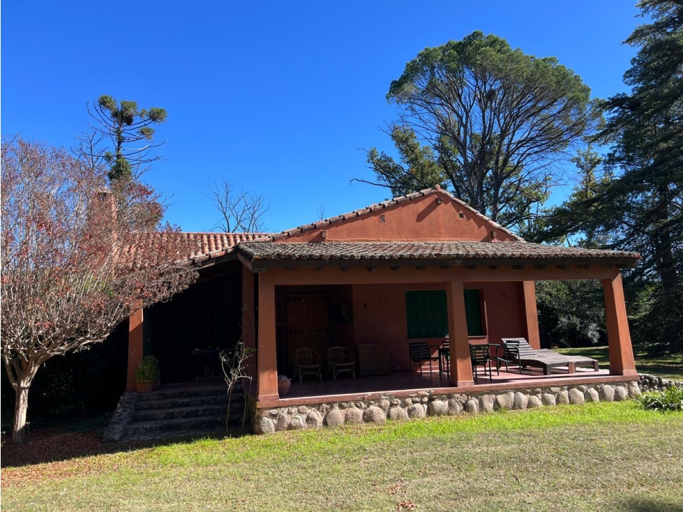 ¡Imponente Casona Antigua Parquizada en Alto de Nono! - 6