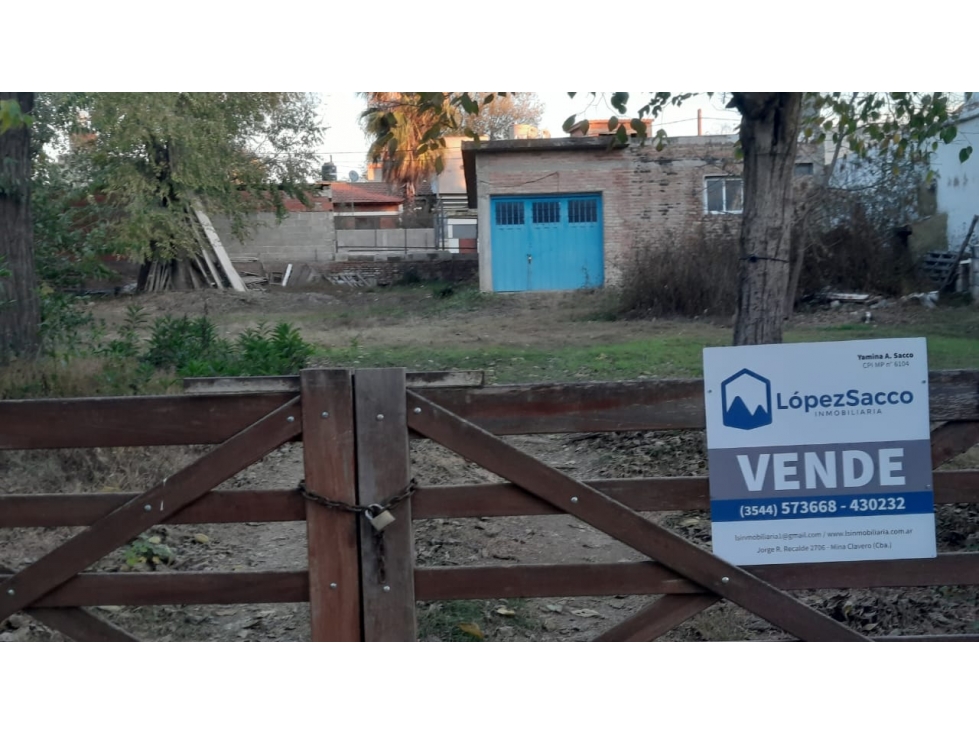 Terreno en esquina con depósito - 6