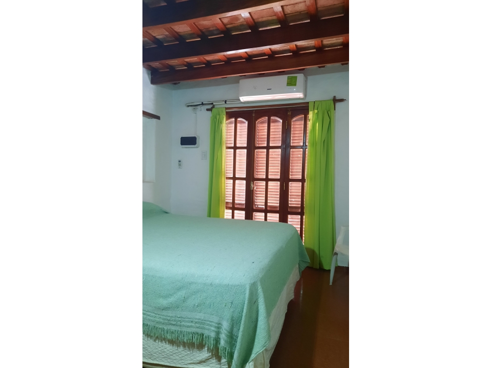 ¡Importante Vivienda Residencial + Departamentos con Cocheras! - 4