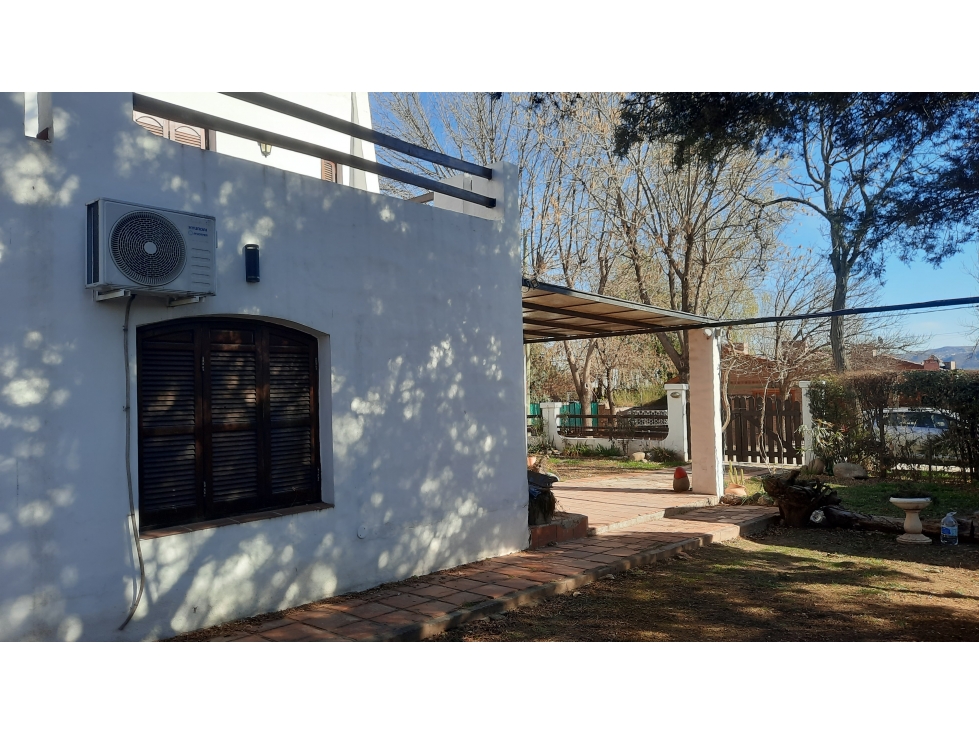 ¡Importante Vivienda Residencial + Departamentos con Cocheras! - 3