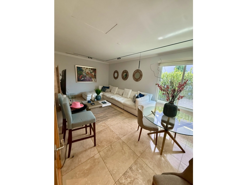 Venta de casa en Santa María con amplio terreno y piscina — foto 5