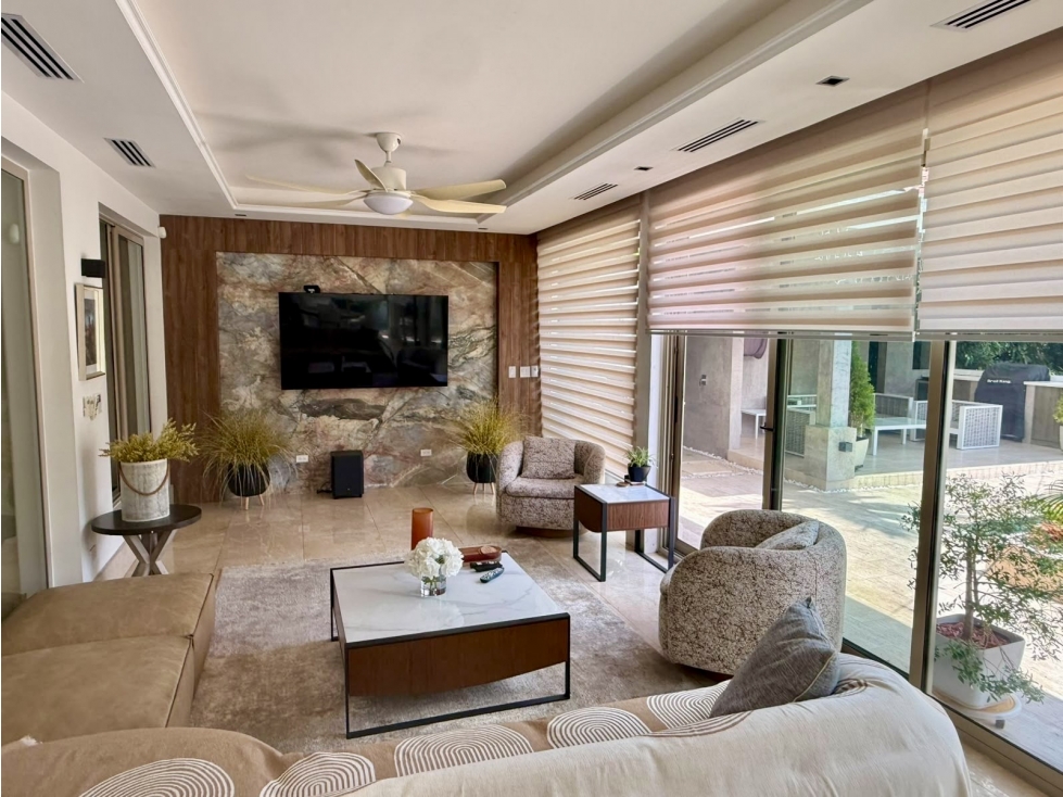 Venta de casa en Santa María con amplio terreno y piscina — foto 3
