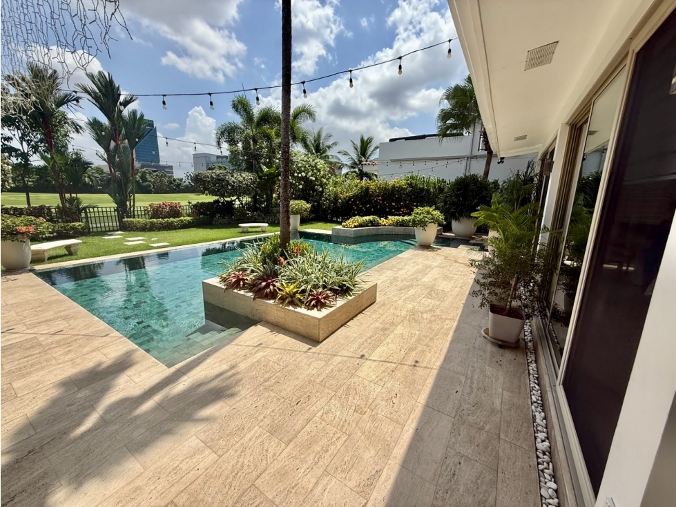 Venta de casa en Santa María con amplio terreno y piscina — foto 6