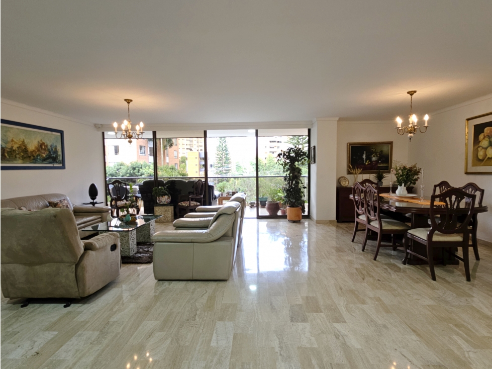 Apartamento de 4 alcobas en venta. Medellín, El Poblado Alejandría